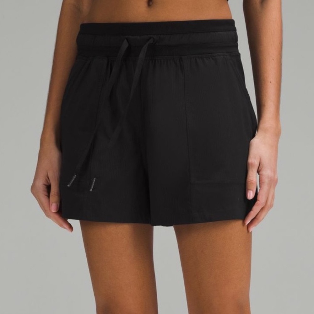 Lululemon Dance Studio High Rise Shorts Size 6 Black